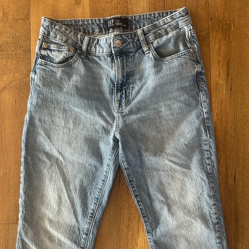 GAP Universal Slim Boyfriend Jeans 6/28 Light Wash Raw Hem Cropped - Picture 4 of 9